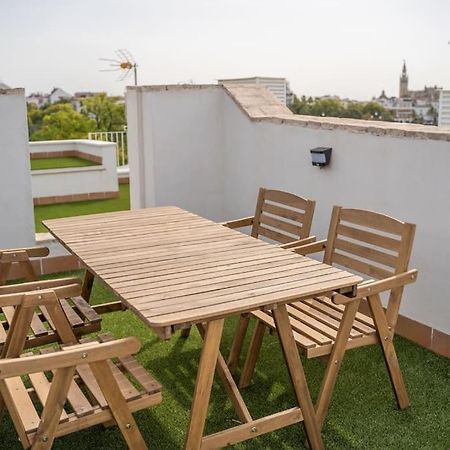 Optimus Corazon De Triana Apartment Sevilla Bagian luar foto