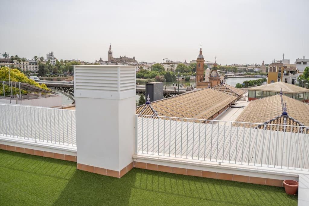Optimus Corazon De Triana Apartment Sevilla Bagian luar foto