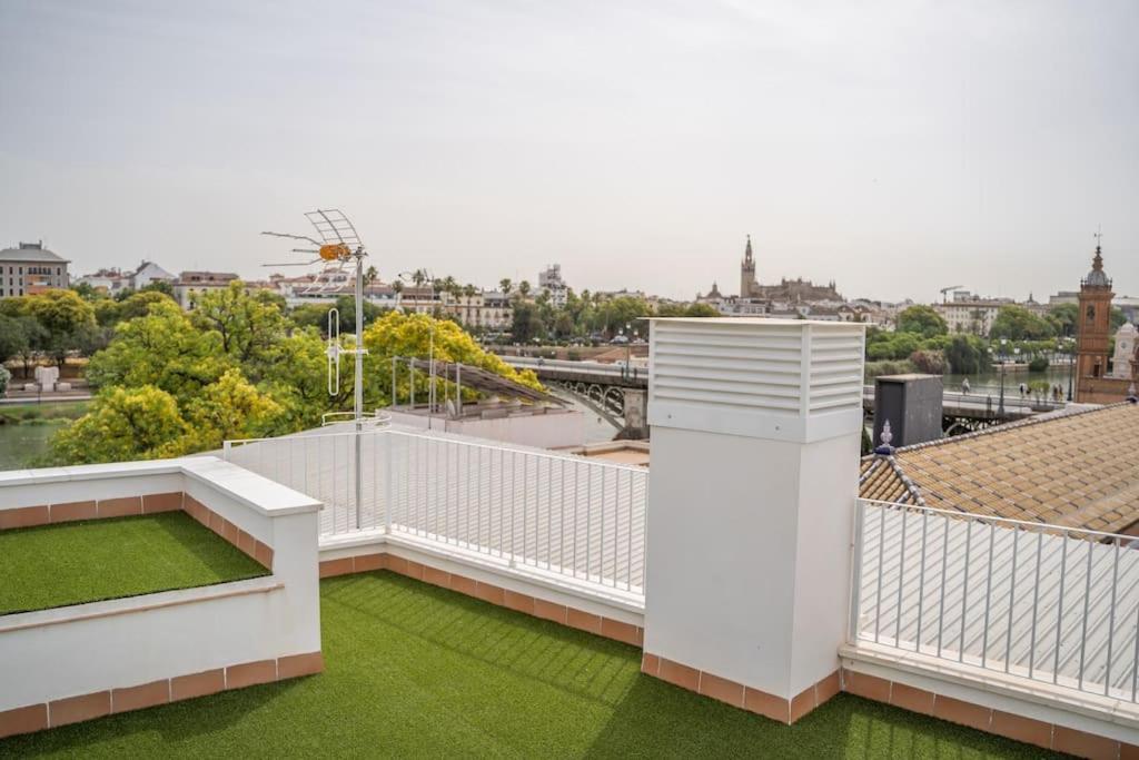 Optimus Corazon De Triana Apartment Sevilla Bagian luar foto